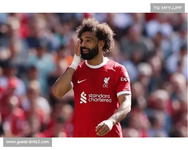 萨拉赫未入大名单 现场被拍到轻松享受菠萝时光